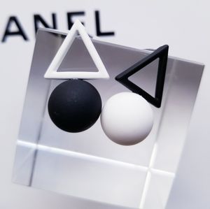 Color Blocked Triangle Geometric Earrings